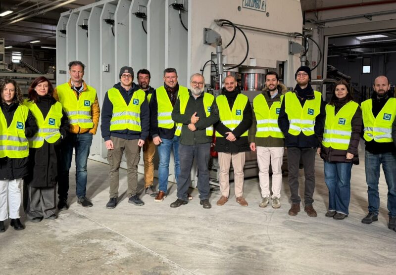 Group of people in yellow safety jackets.